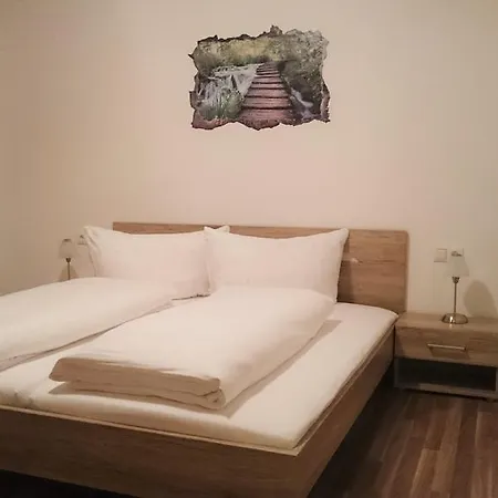 Apartment Stockers Apart *